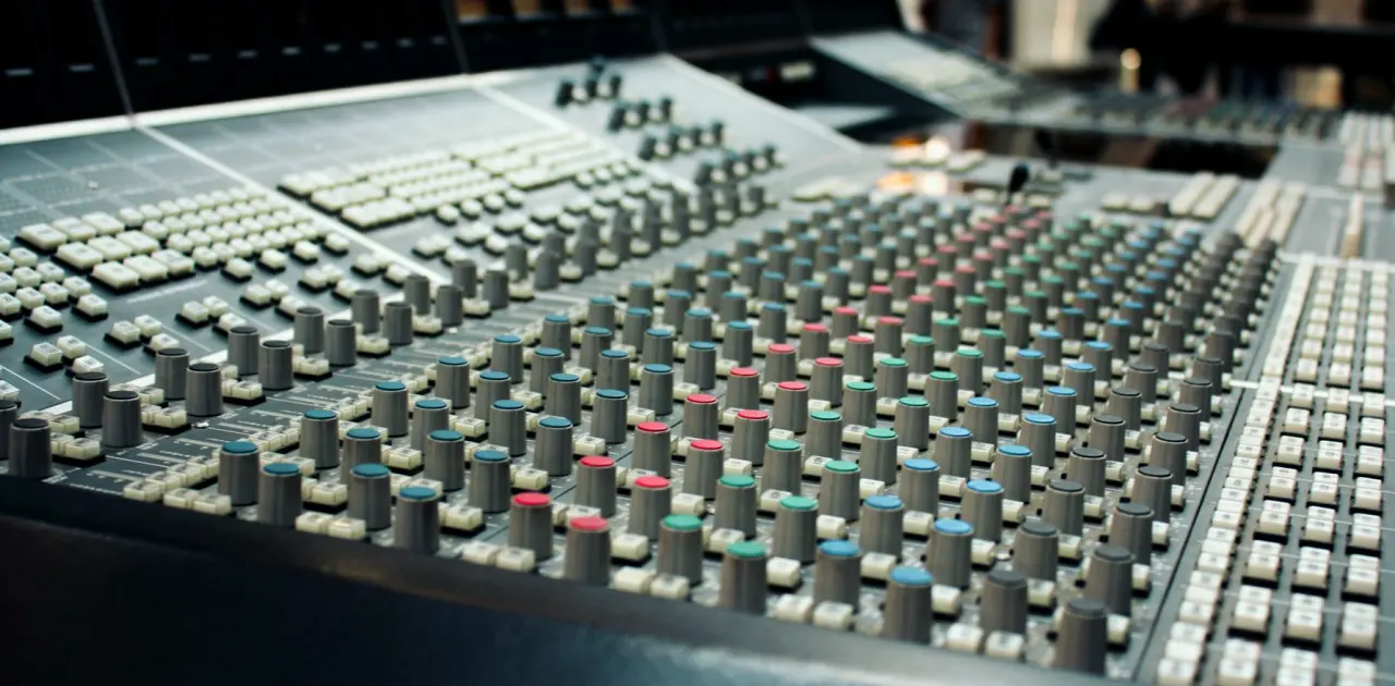 Four Microphones, One Talkback Channel: A Studio Audio Case